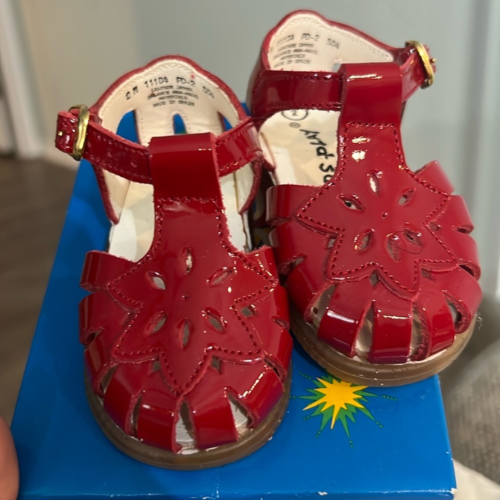 Vintage Sears baby  girls size 2 red patent leather shoes
